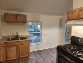 122 Dole Ave in Crystal Lake, IL - Building Photo - Building Photo