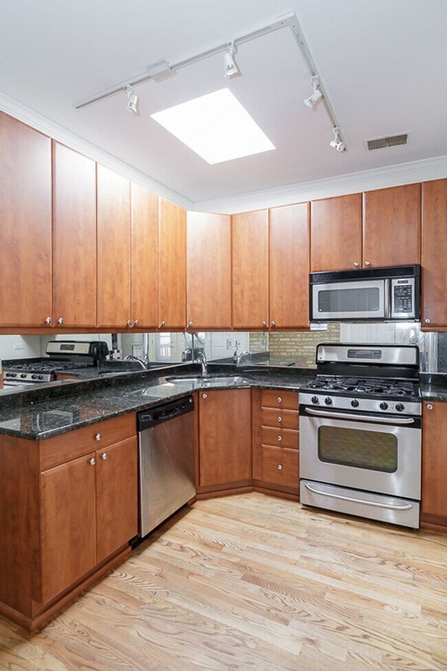 624 W Roscoe St, Unit 622-3B in Chicago, IL - Building Photo - Building Photo