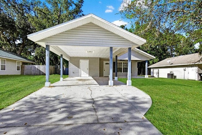 2126 Center Way in Middleburg, FL - Building Photo - Building Photo