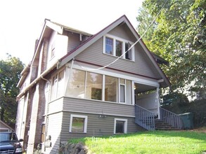 2107 NE 54th St in Seattle, WA - Foto de edificio - Building Photo