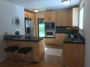 447 Scenic Dr, Unit 447 Scenic Dr in Santa Barbara, CA - Foto de edificio - Building Photo