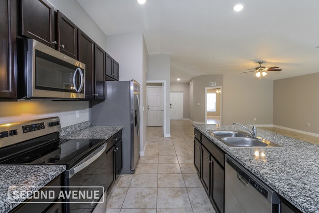 785 Geoffrey Ave SW in Palm Bay, FL - Foto de edificio - Building Photo