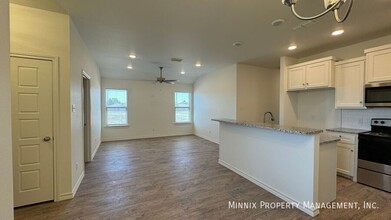 1207 Bryan Ave in Wolfforth, TX - Foto de edificio - Building Photo