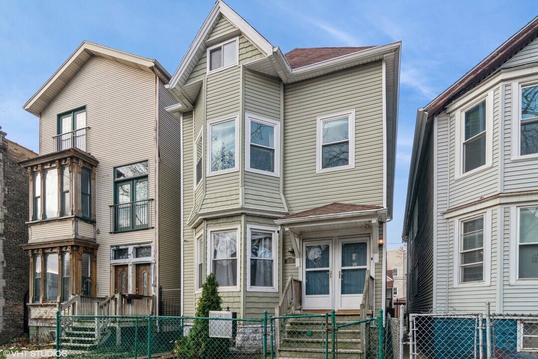 1656 N Richmond St in Chicago, IL - Building Photo
