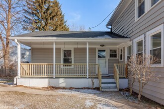 725 E Chicago Ave-Unit -B in Naperville, IL - Foto de edificio - Building Photo