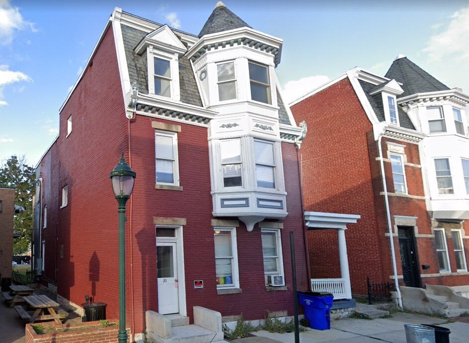 30 E Antietam St in Hagerstown, MD - Building Photo