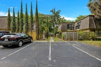 14249 SW 94th Cir Ln in Miami, FL - Building Photo - Building Photo