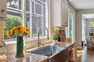 2108 W Lincoln Ave in Napa, CA - Building Photo - Building Photo