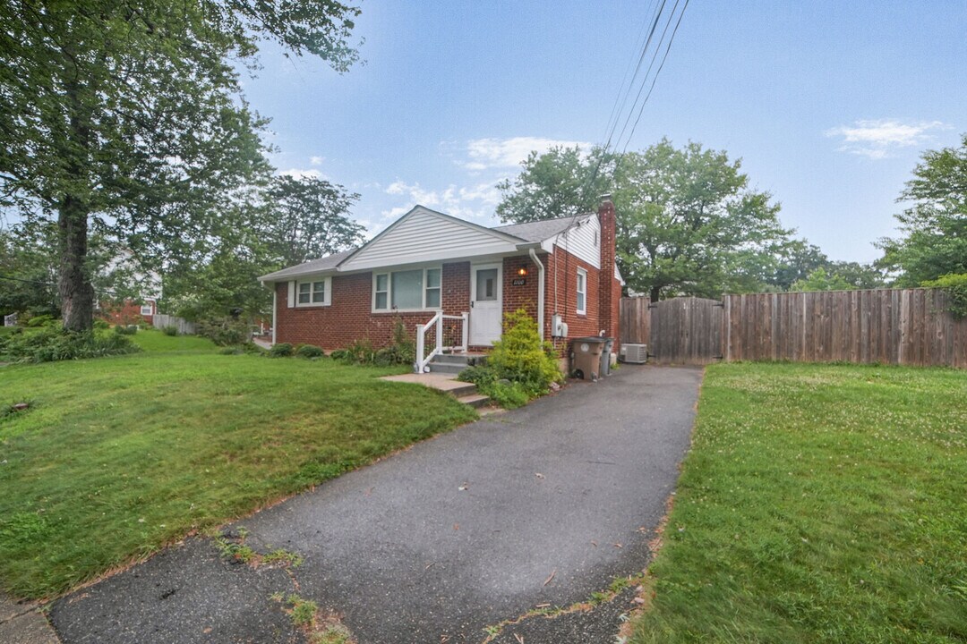 1100 Scott Ave in Rockville, MD - Foto de edificio