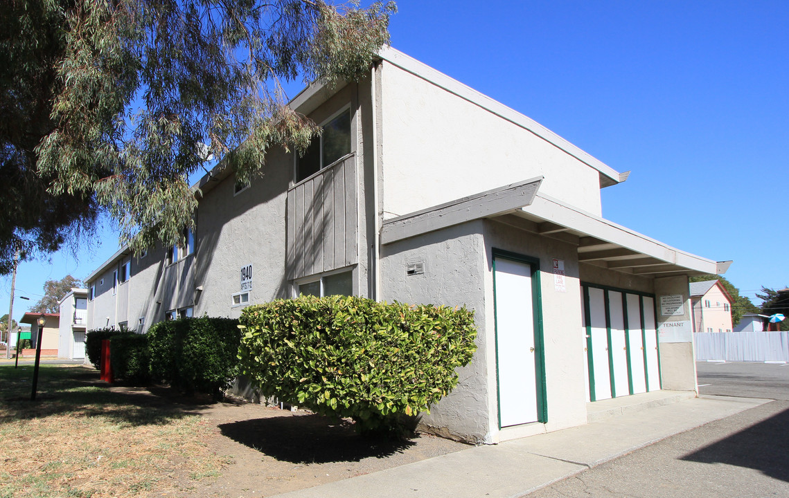 Sunny Side Apartments in Fairfield, CA - Building Photo