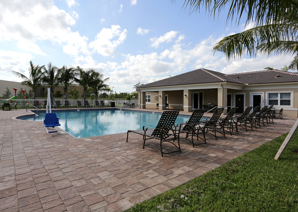 Legacy Villa Vicenza in Hialeah Gardens, FL - Building Photo