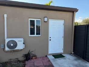 14850 SW 158th St, Unit Studio in Miami, FL - Building Photo - Building Photo