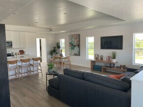 3543 S Lydia Ann Ln in West Valley City, UT - Foto de edificio - Building Photo