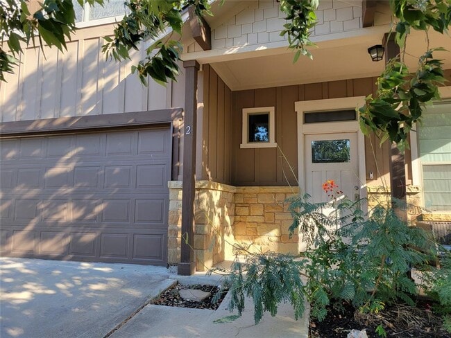 430 Old Fitzhugh Rd in Dripping Springs, TX - Building Photo - Building Photo