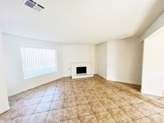 127 Tiger Ln in San Jacinto, CA - Building Photo - Building Photo