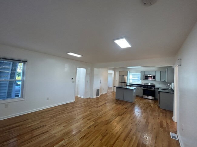 95 7th Ave-Unit -1 in Long Branch, NJ - Foto de edificio - Building Photo