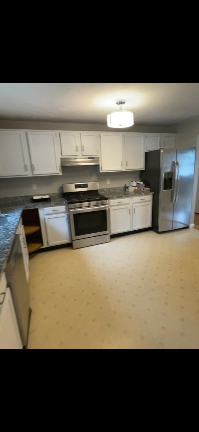 property at 20 Old Farm Rd