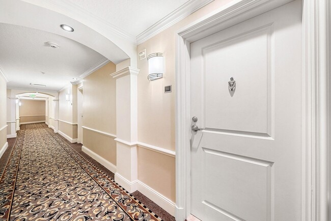 property at 403 S Sapodilla Ave