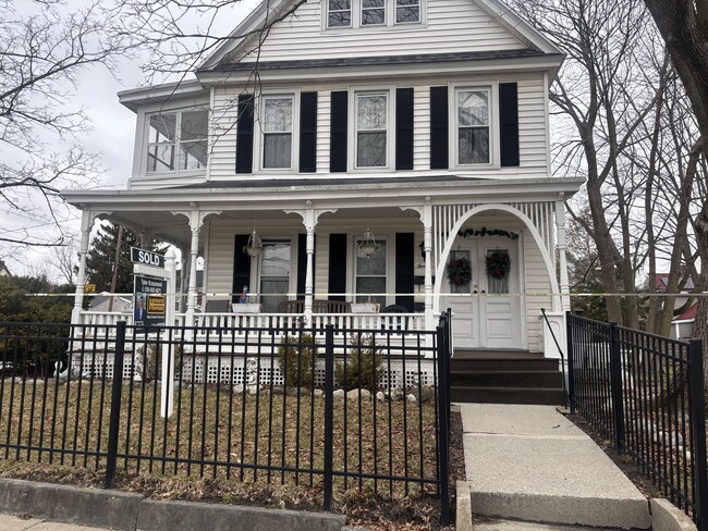 20 Saratoga Ave, Unit First fllor