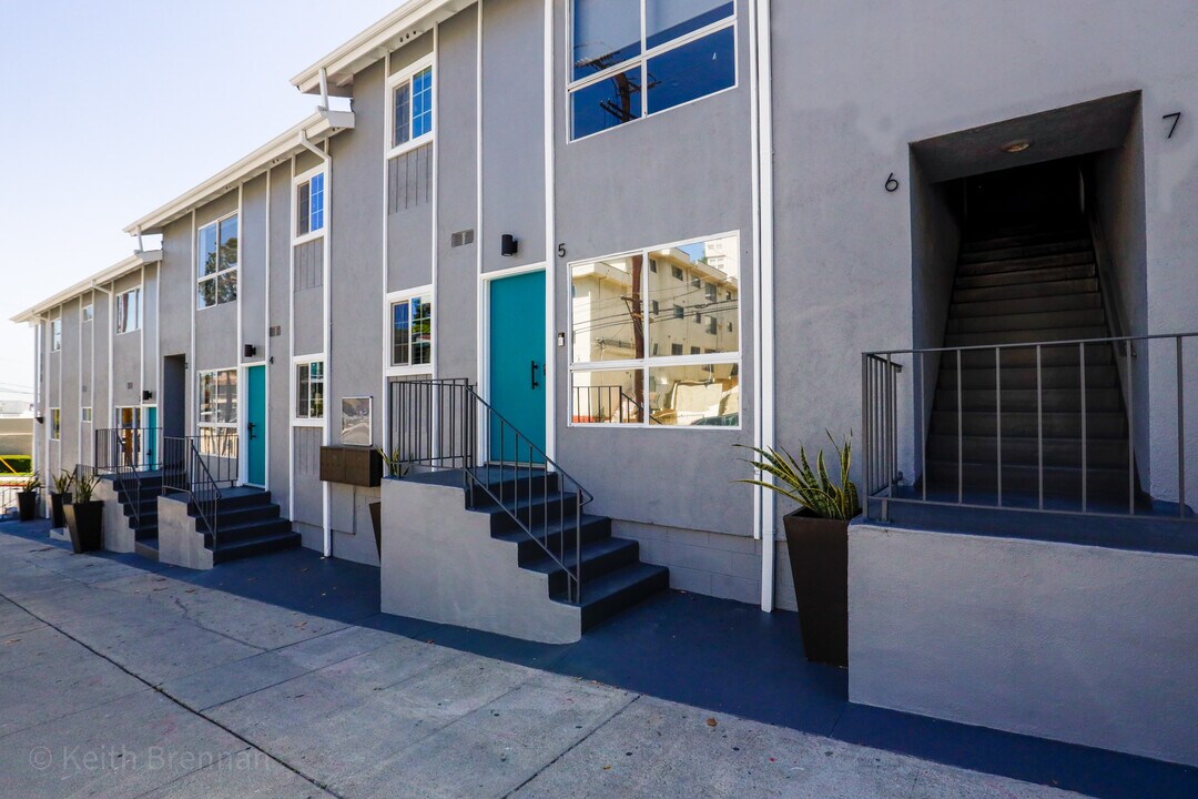 900 College St. in Los Angeles, CA - Building Photo