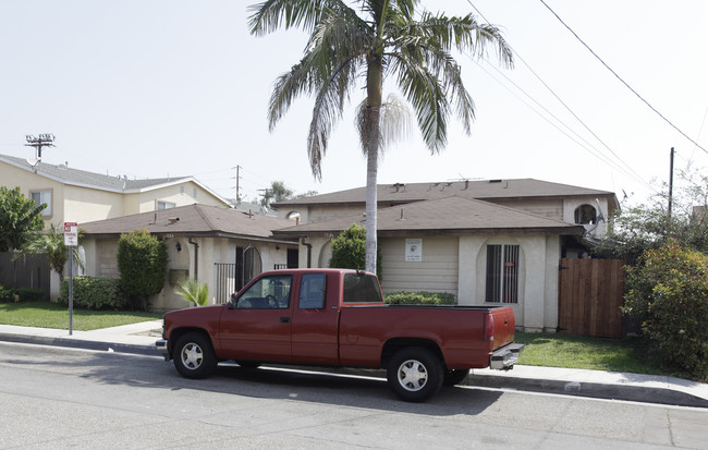 1034 N. Kemp Street in Anaheim, CA - Foto de edificio - Building Photo