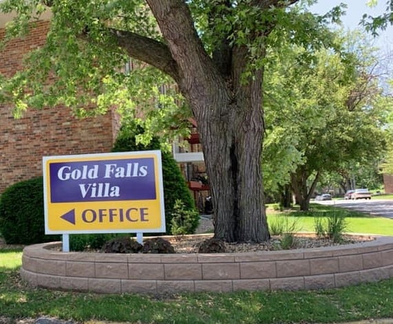 Gold Falls Villa Apartments in Cedar Falls, IA - Foto de edificio - Building Photo