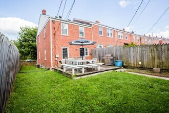 978 Radcliffe Rd in Towson, MD - Foto de edificio - Building Photo