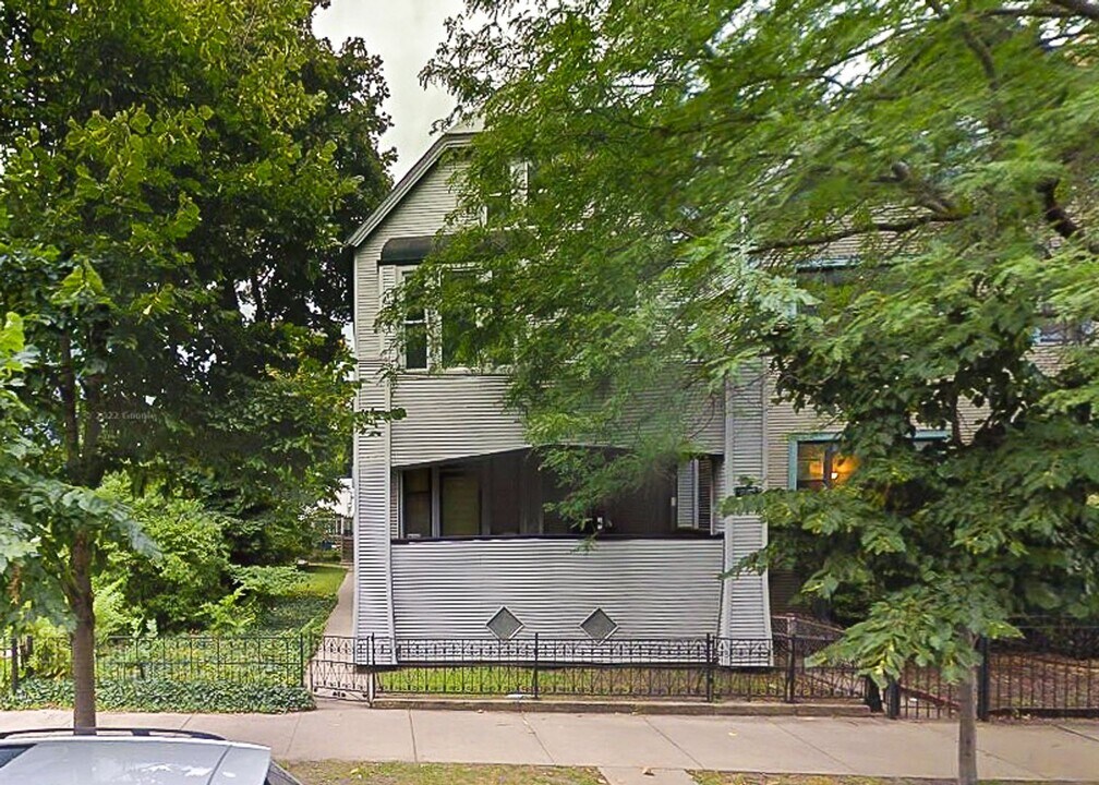 3250 N Lakewood Ave, Unit 2 in Chicago, IL - Foto de edificio