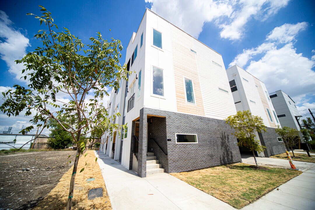 241 Urbane Crst Dr in Fort Worth, TX - Building Photo