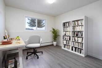 Springwood Place Apartments in Spruce Grove, AB - Building Photo - Building Photo