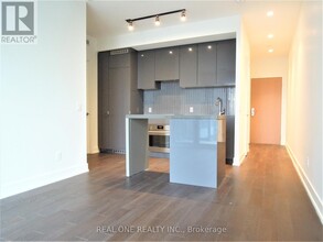 7-2817 Grenville St in Toronto, ON - Building Photo - Building Photo