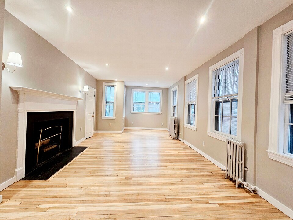 82 Phillips St, Unit 22 in Boston, MA - Foto de edificio