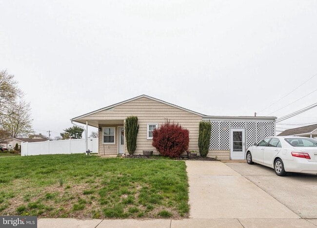 property at 3 Primrose Ln