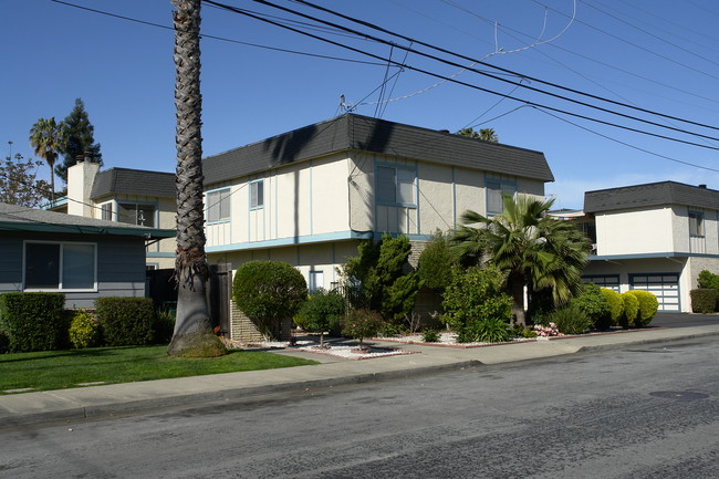 1442 Oxford St in Redwood City, CA - Foto de edificio - Building Photo
