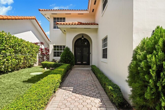 911 SW 57th Ave in West Miami, FL - Building Photo - Building Photo