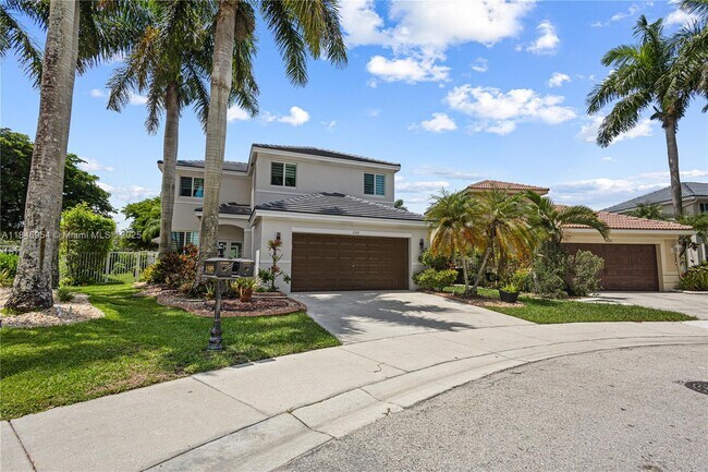 property at 1515 Winterberry Ln