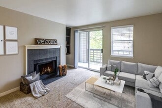 Olin Fields Apartments in Everett, WA - Foto de edificio - Building Photo