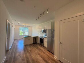 525 Parkway Dr in Hapeville, GA - Building Photo - Building Photo