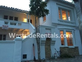 1133 S La Peer Dr, Unit 2 in Los Angeles, CA - Building Photo