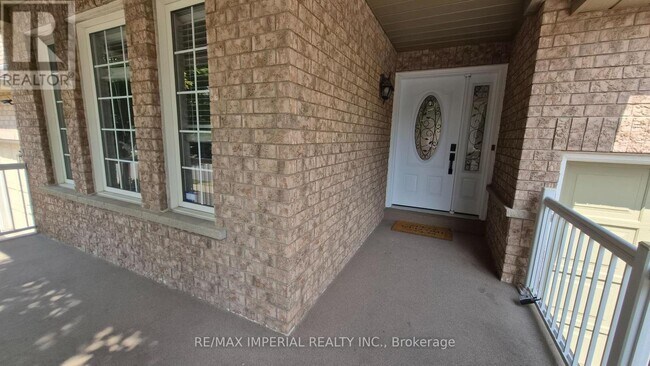 118 Flagstone Way in Newmarket, ON - Building Photo - Building Photo