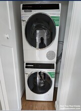 457 Centre St, Unit 302 in Newton, MA - Foto de edificio - Building Photo