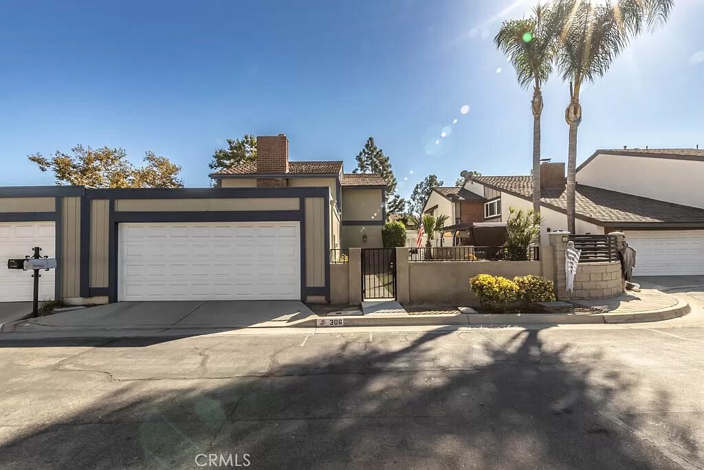 306 Dolores Cir in Placentia, CA - Building Photo