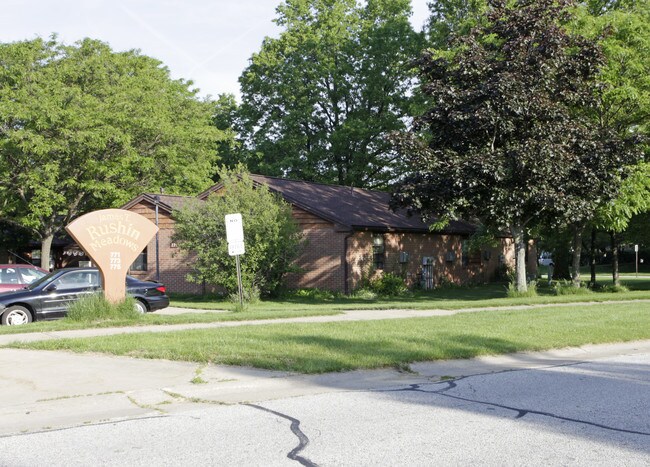 James T. Rushin Meadows in Ravenna, OH - Foto de edificio - Building Photo