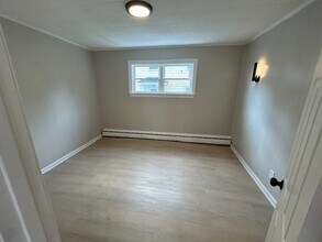 19 Clement St in Tiverton, RI - Building Photo - Building Photo