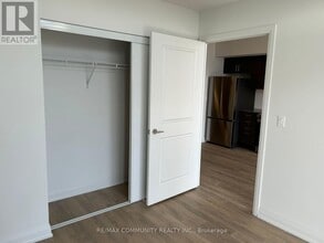 10 Meadowglen Pl in Toronto, ON - Building Photo - Building Photo