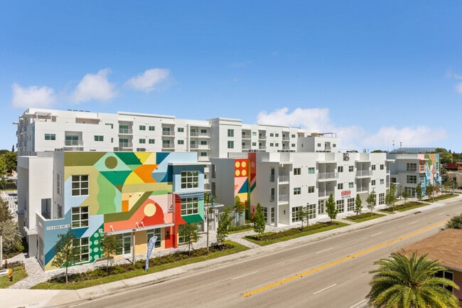 Deco Green Apartments