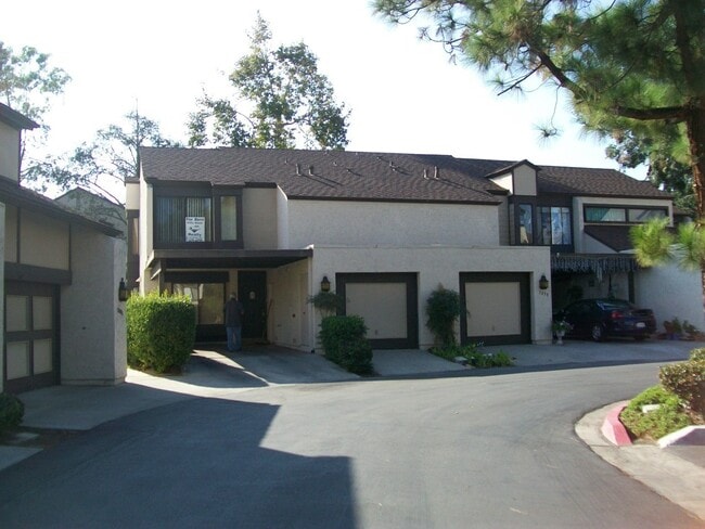 3044 Plaza Lorenzo in Bonita, CA - Building Photo - Building Photo