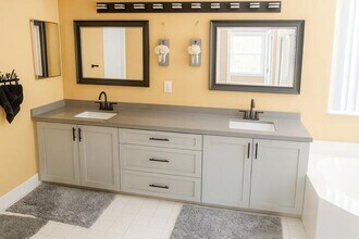 7228 Chesapeake Cir in Boynton Beach, FL - Foto de edificio - Building Photo