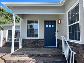 7530 S Westlawn Ave in Los Angeles, CA - Building Photo - Building Photo