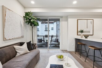 Onix Hollywood in Los Angeles, CA - Building Photo - Building Photo